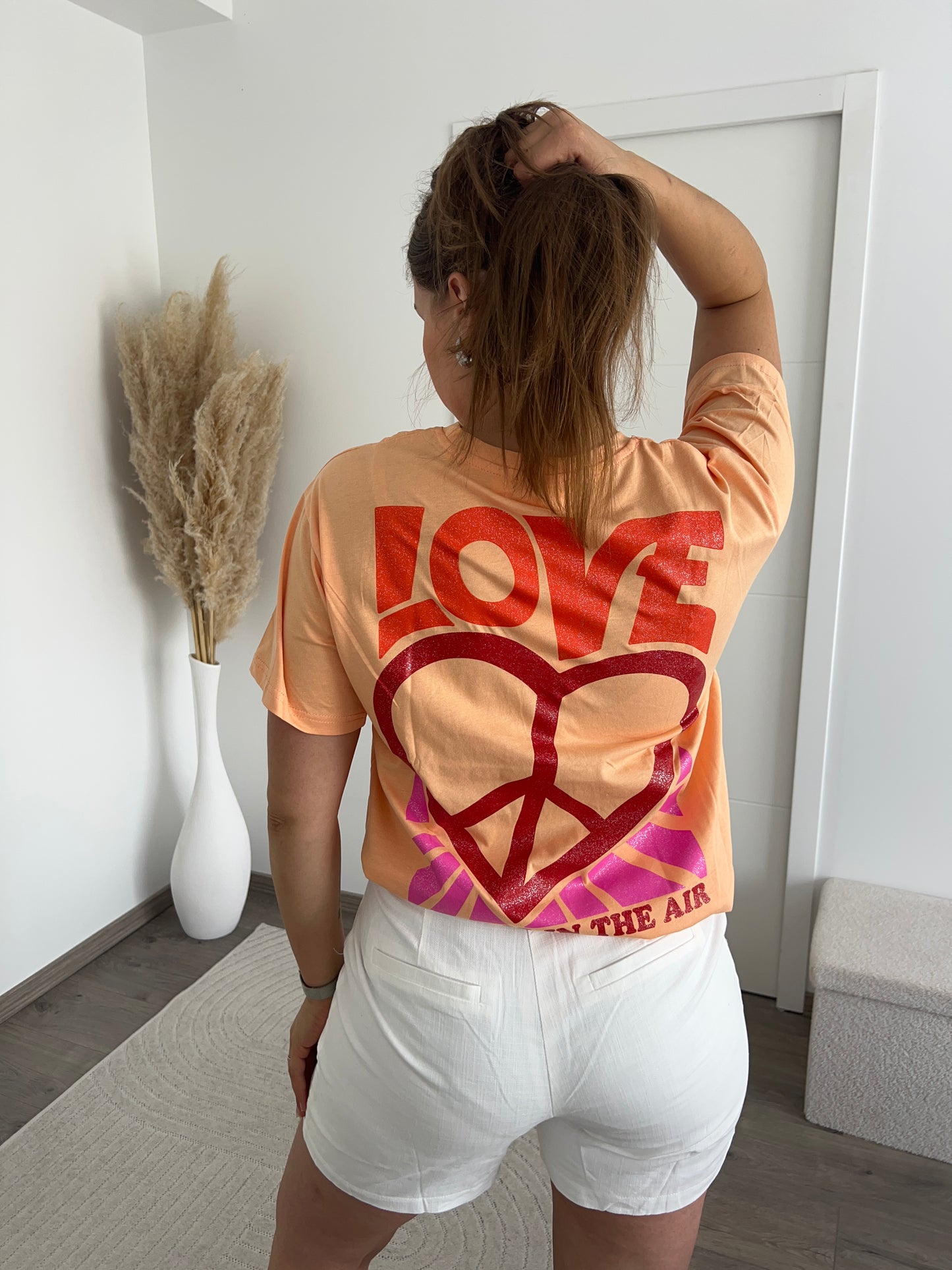 Tee Shirt Love Is Air