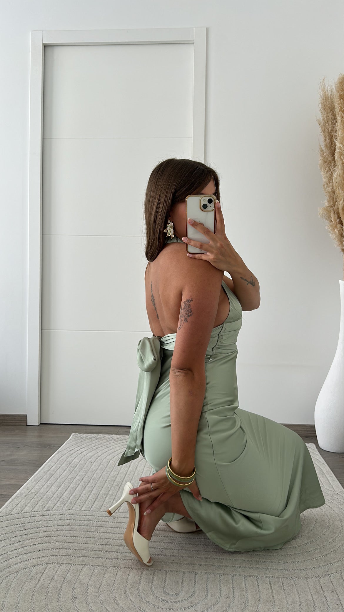 Robe Longue Satinée Verte Dos Nu